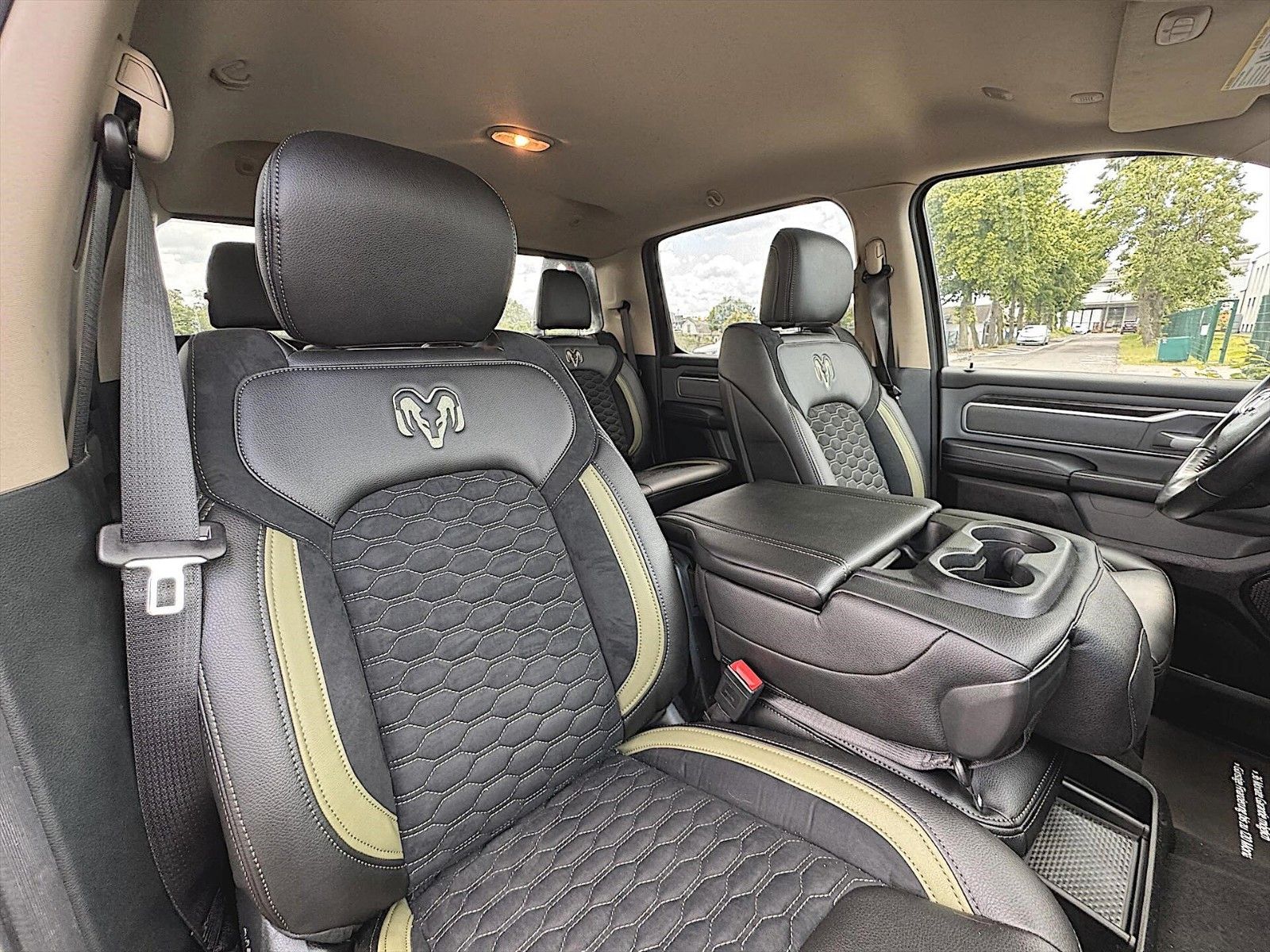 Fahrzeugabbildung Dodge RAM 5.7 V8 HEMI NightEdition Offroad 4x4 eTorque