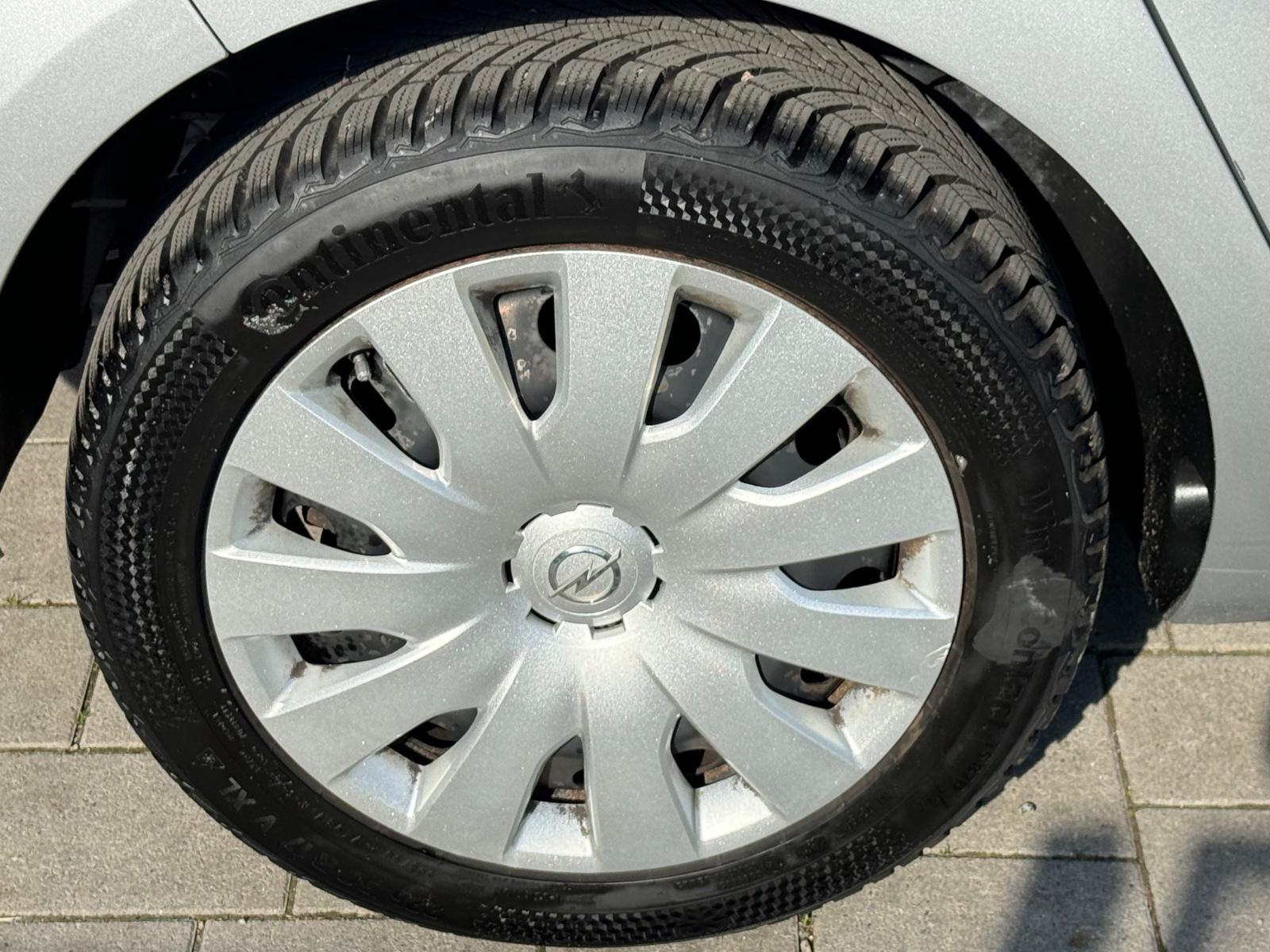 Opel Zafira 2012 — photo 24