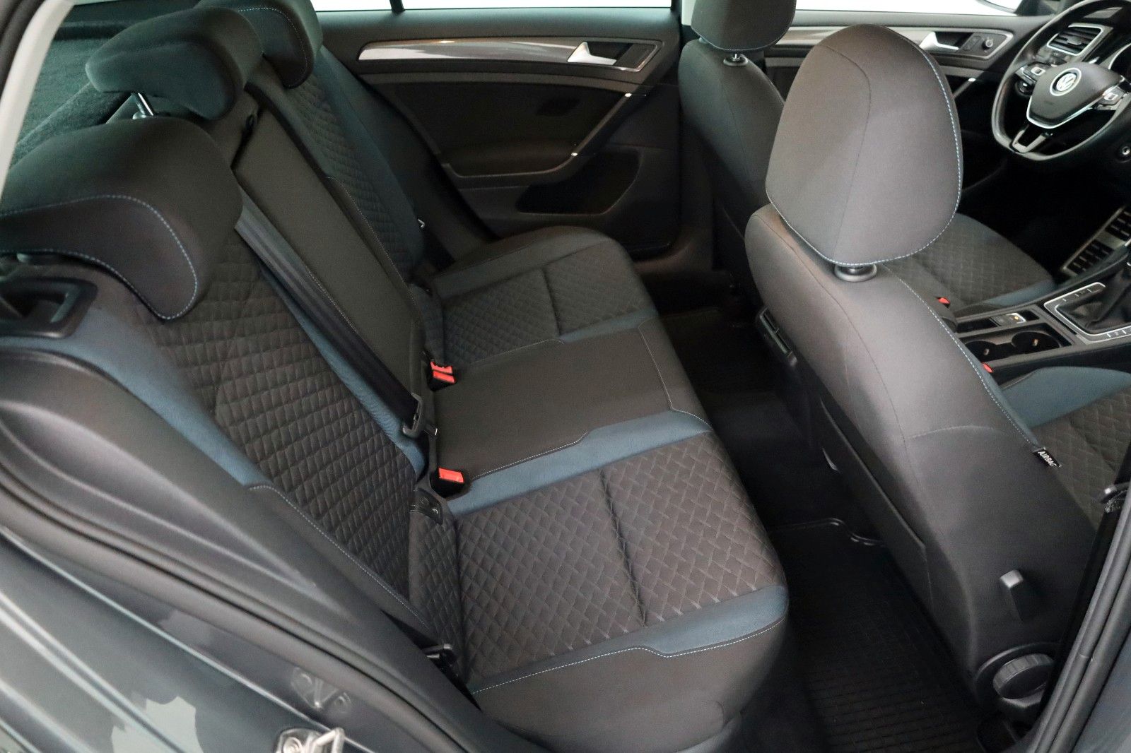 Fahrzeugabbildung Volkswagen Golf VII Lim. IQ.DRIVE BM Navi,SH,ACC,ParkAssist