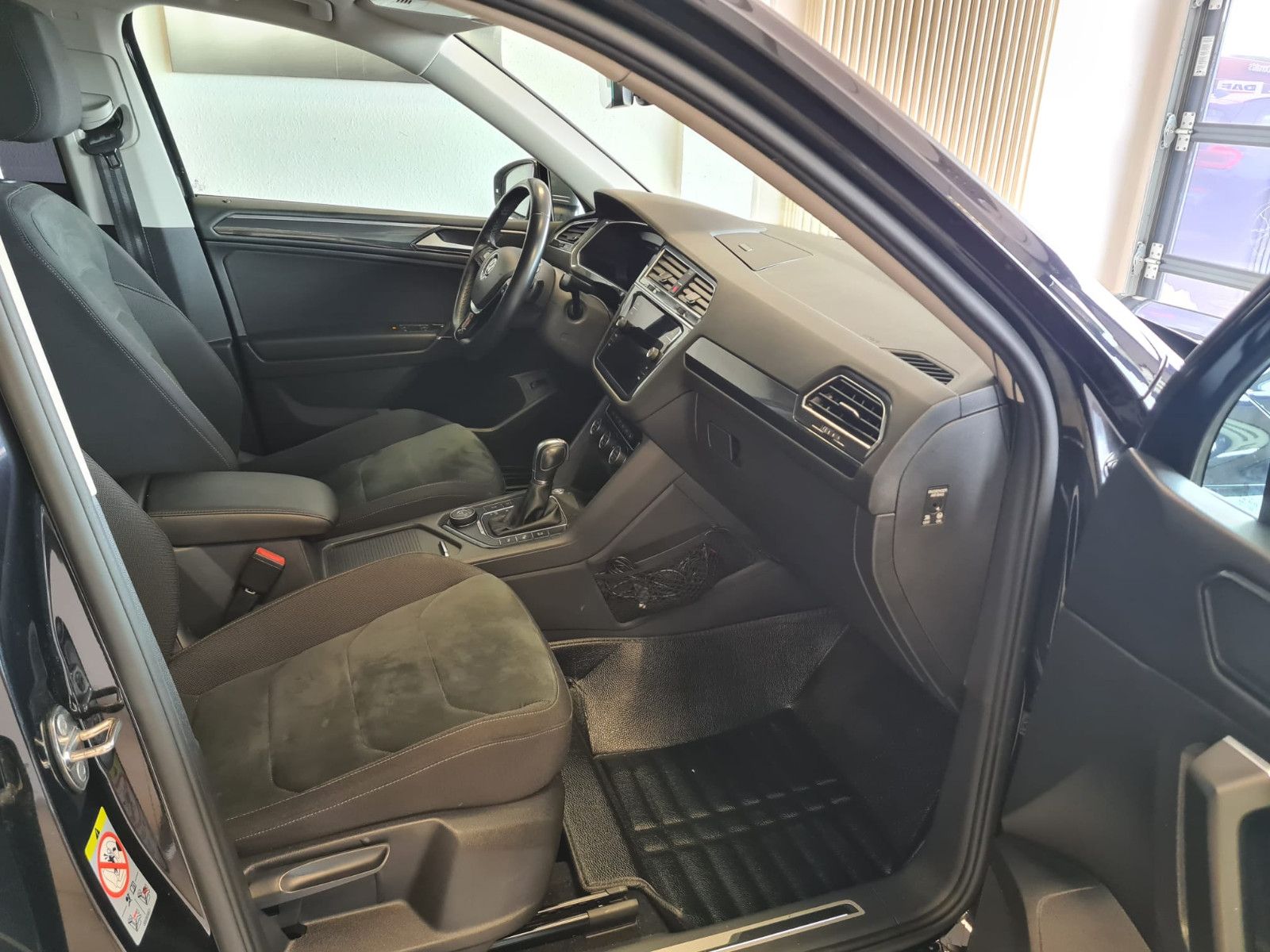 Fahrzeugabbildung Volkswagen Tiguan Allspace Highline 4Motion / LED / NAVI /