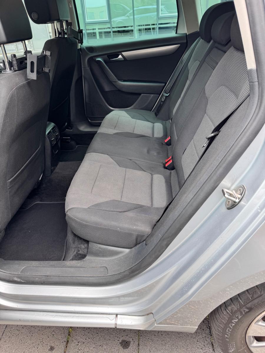 Volkswagen Passat 2011 — photo 7