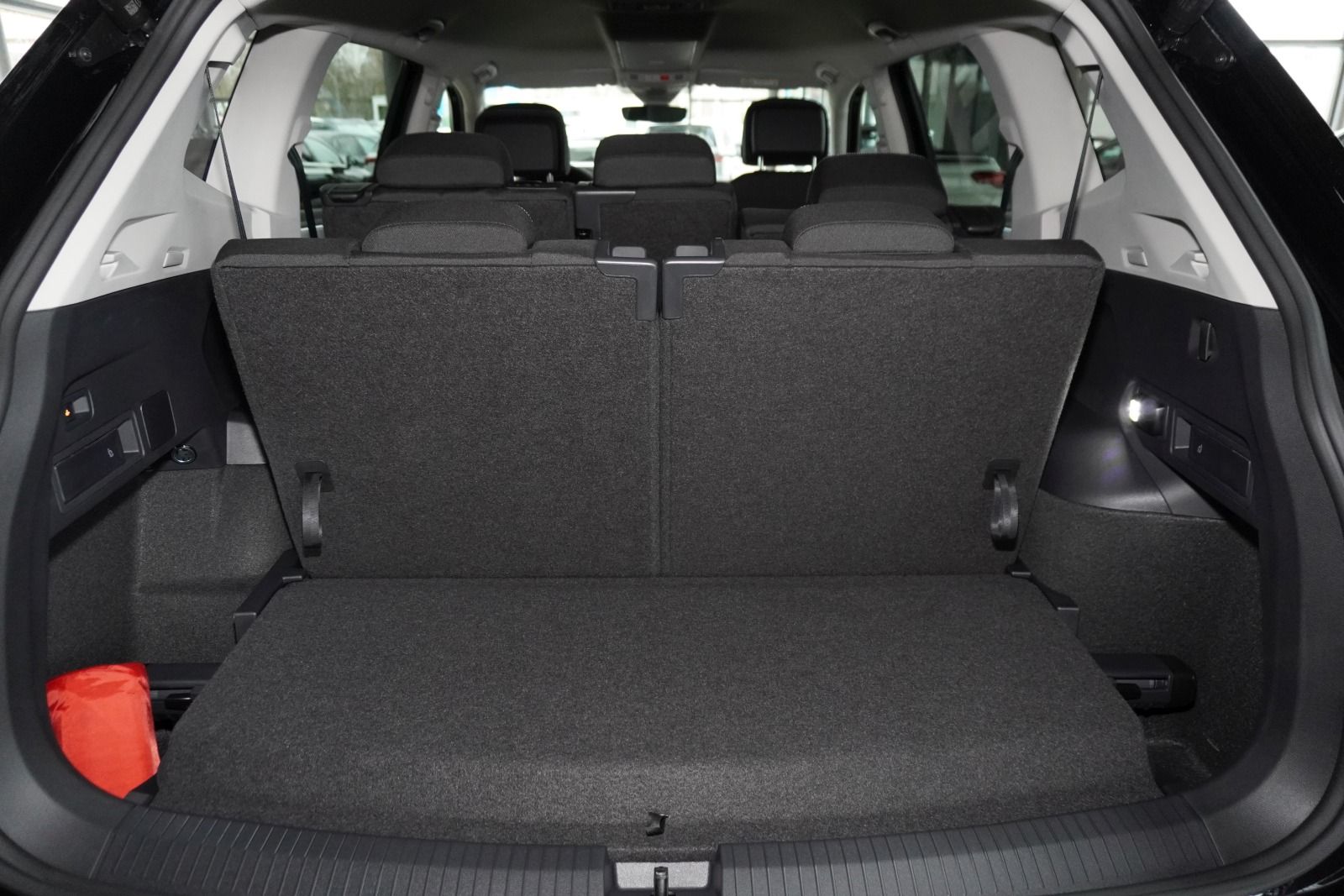 Fahrzeugabbildung Volkswagen Tiguan Allspace MOVE 2,0 l TSI OPF 4MOTION 140 k