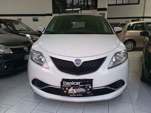 Lancia Ypsilon 0.9 TwinAir 85 CV 5 porte Metano 