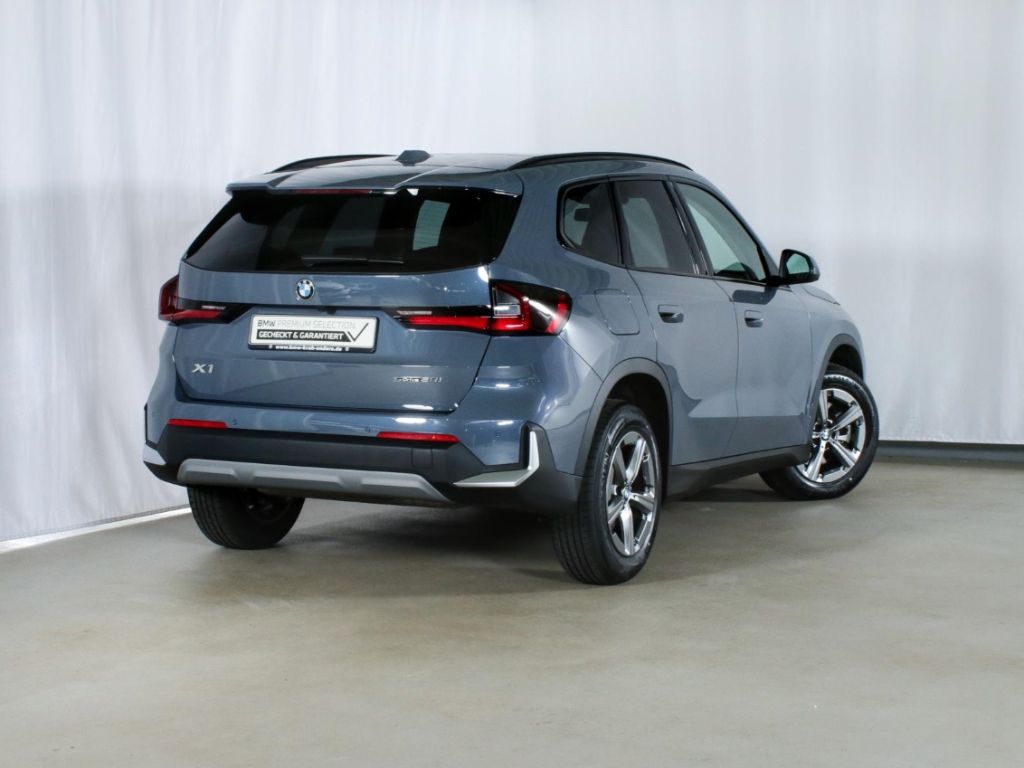 BMW X1 sDrive 20i LED PDC Navigation Ablagenpaket foto 2