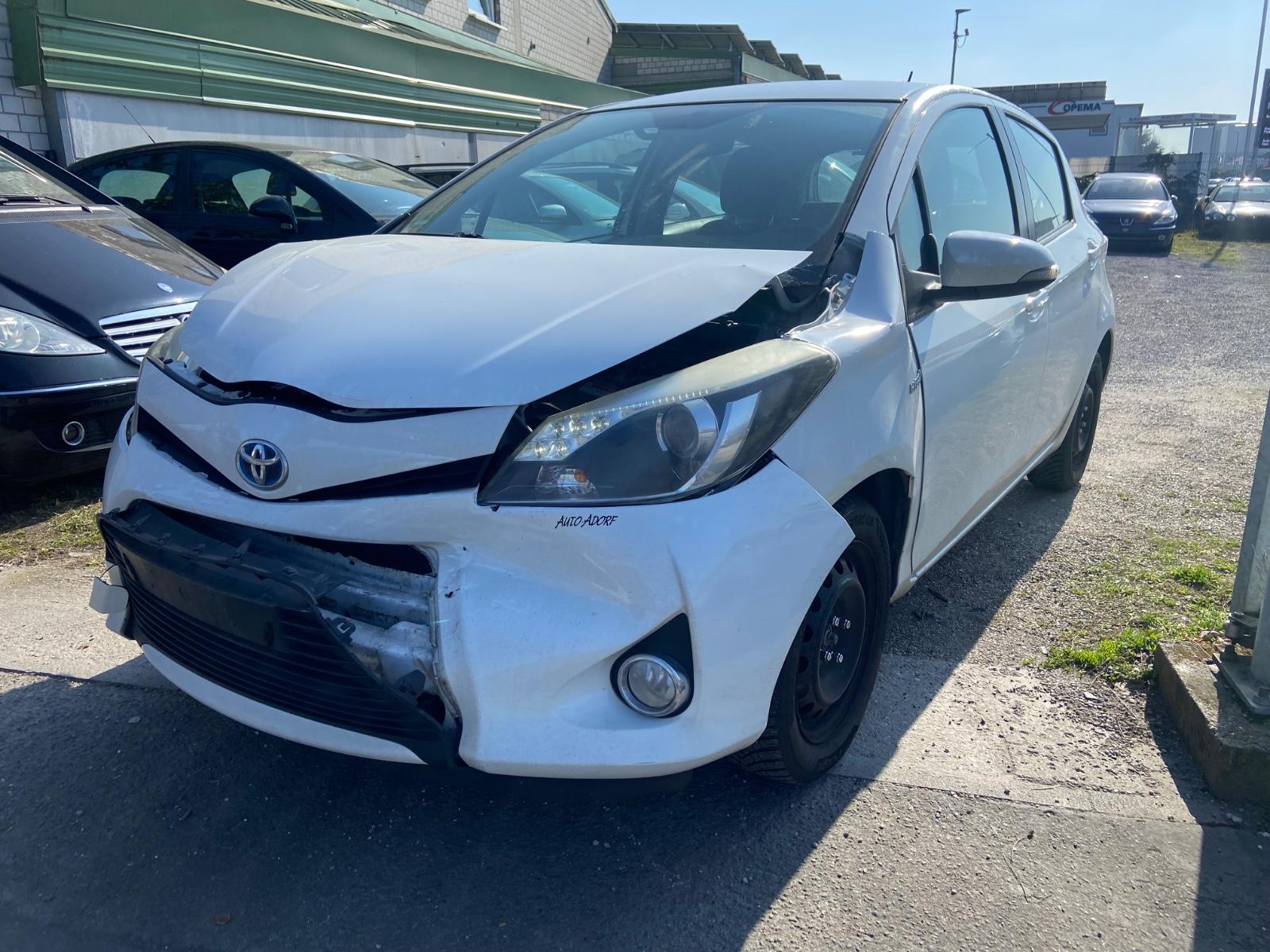 Toyota Yaris Hybrid Life