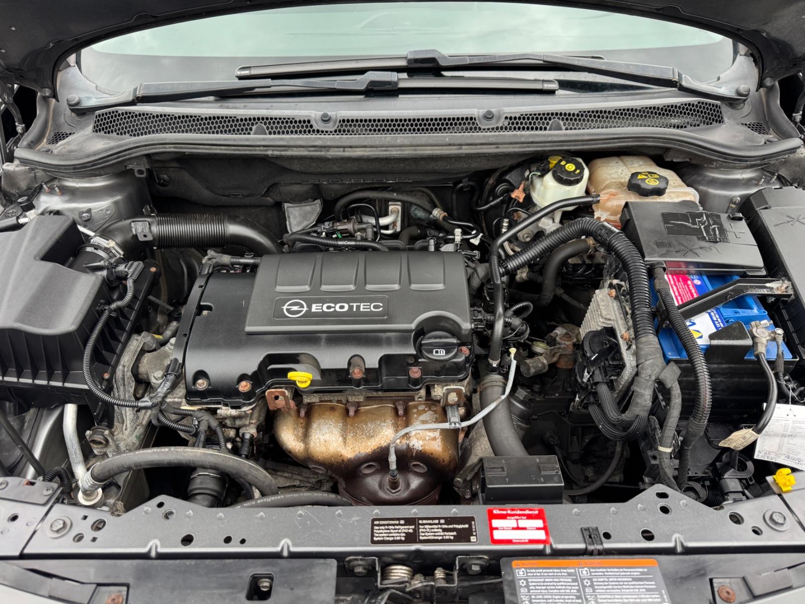 Opel Astra 2011 — photo 24