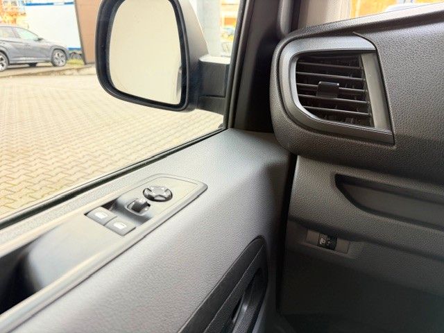 Fahrzeugabbildung Opel Vivaro Kombi 145PS 8-Sitzer/Kamera/Navi!