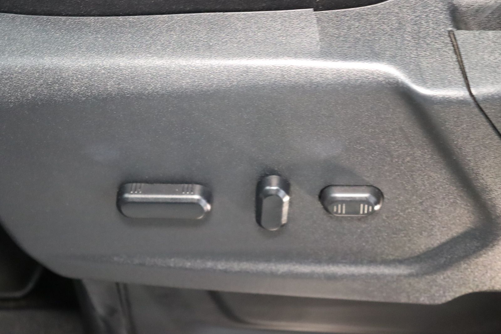 Fahrzeugabbildung Ford Tourneo Custom 2.0 L2 Lang Titanium Black Series