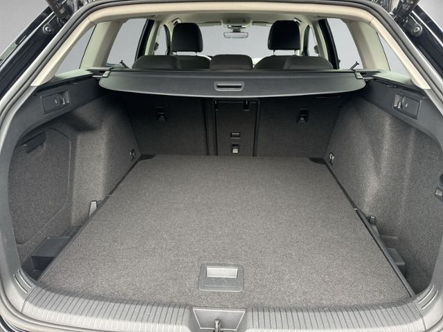 Golf VIII Variant 2.0 TDI DSG AHK+LED+NAVI+RFK+A