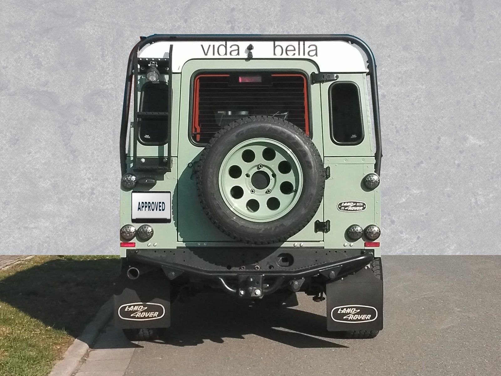 Fahrzeugabbildung Land Rover Defender 110 Heritage Station Wagon
