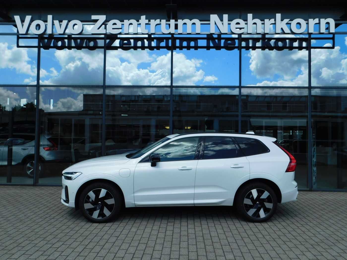 Fahrzeugabbildung Volvo XC60 T8 AWD Plug-in Hybrid Plus Dark