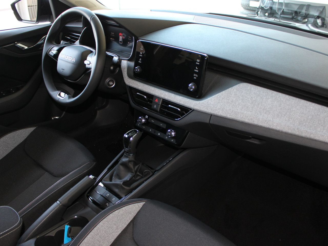 Fahrzeugabbildung SKODA Scala 1.0 TSI Selection RFK/LED/PDC/Keyless