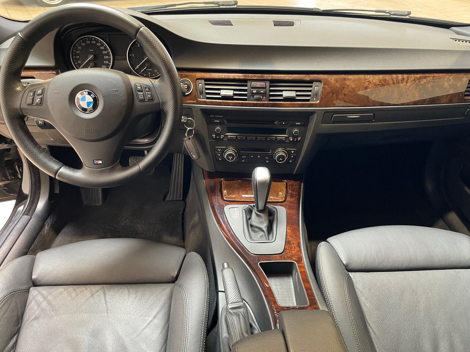 BMW 320 2009 — photo 9