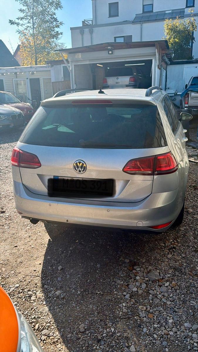 Volkswagen Golf 2015 — вигляд ззаду