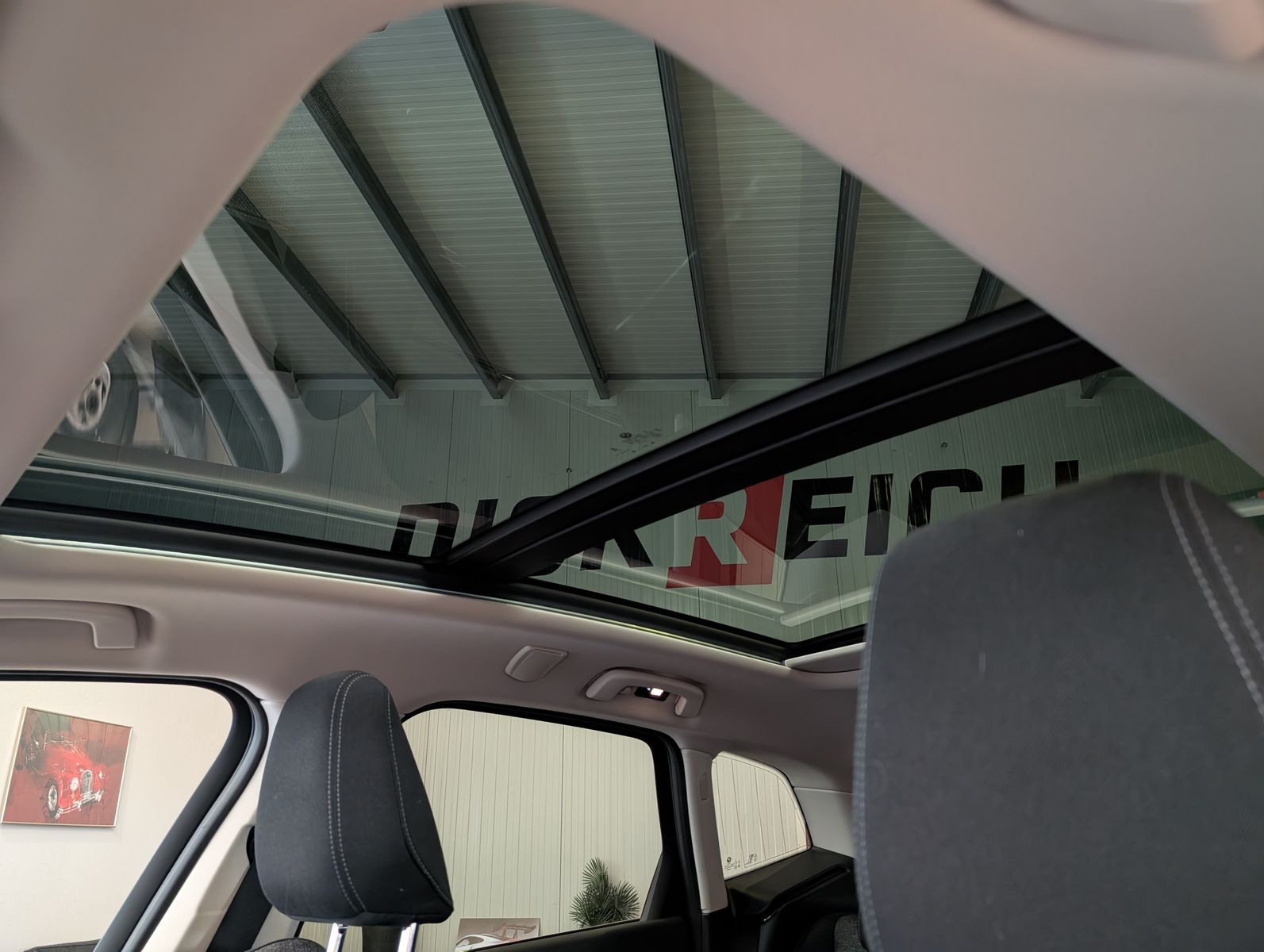 Fahrzeugabbildung BMW 218 Active Tourer d AHK Pano Cam Travel-Paket