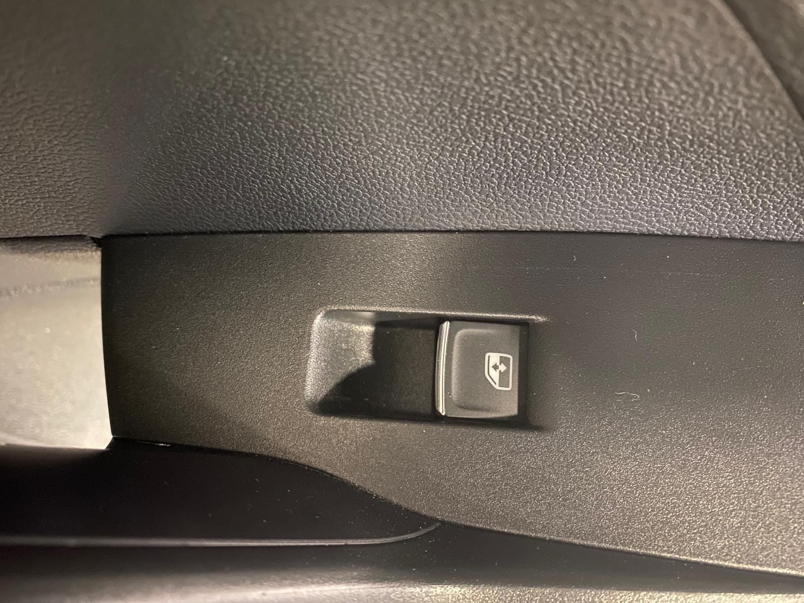 Fahrzeugabbildung Volkswagen T-Cross 1.5 TSI DSG Style R-Line+ACC+RFK+APP+LED
