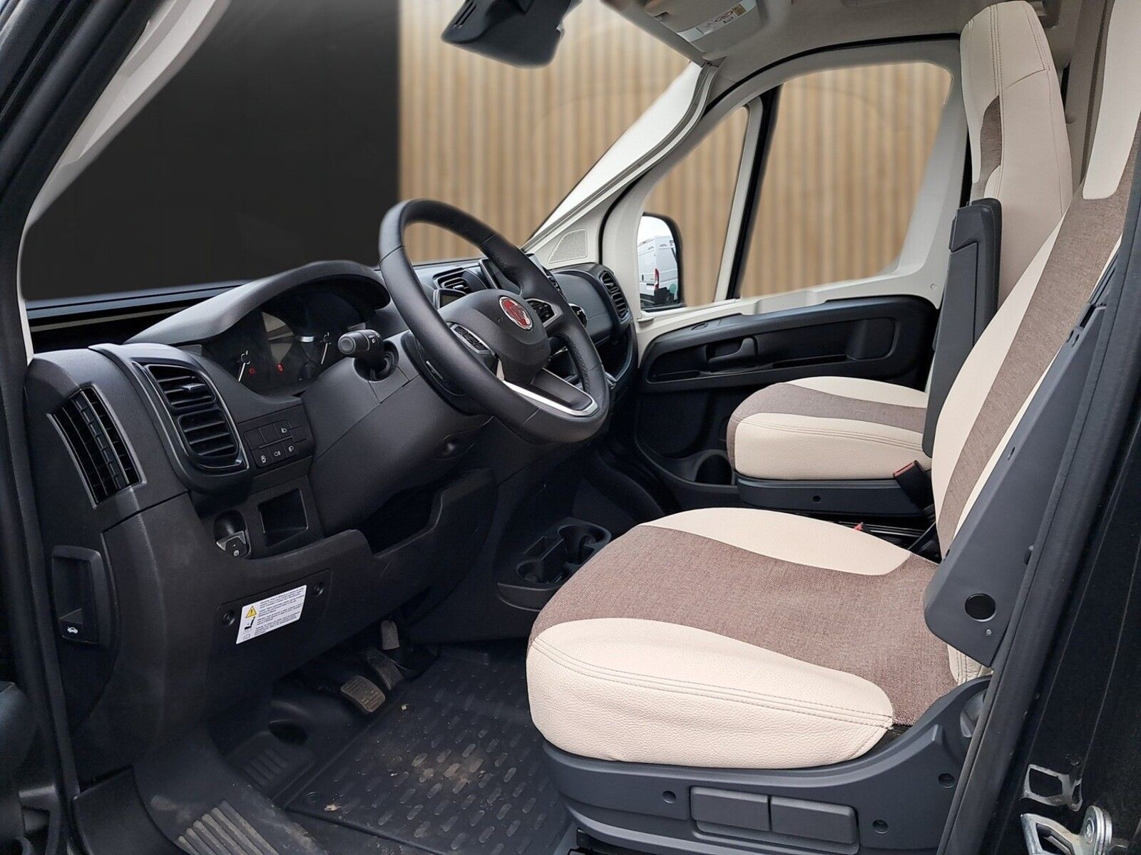 Fahrzeugabbildung Eura Mobil Van V 635 HB Markise, Mondialpaket Plus