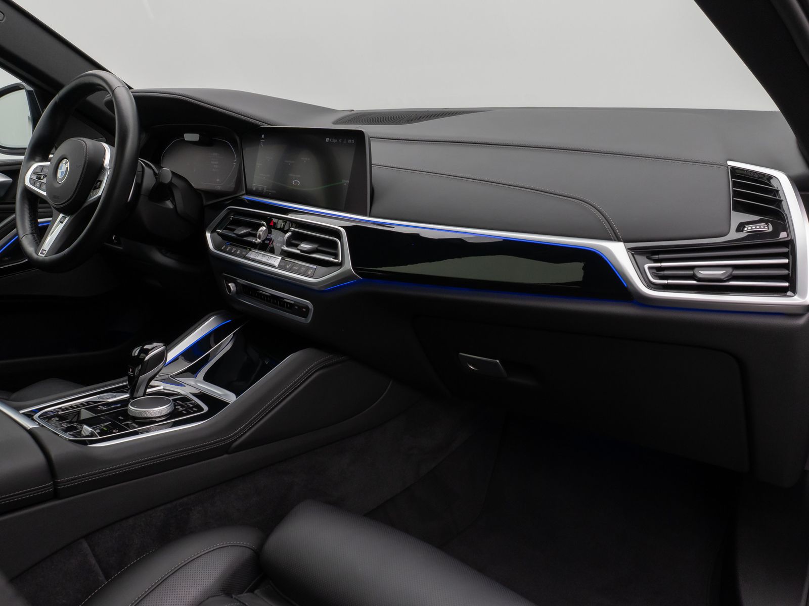 Fahrzeugabbildung BMW X6 xD40d M Sport Panorama 360°Laser HUD DAB H/K