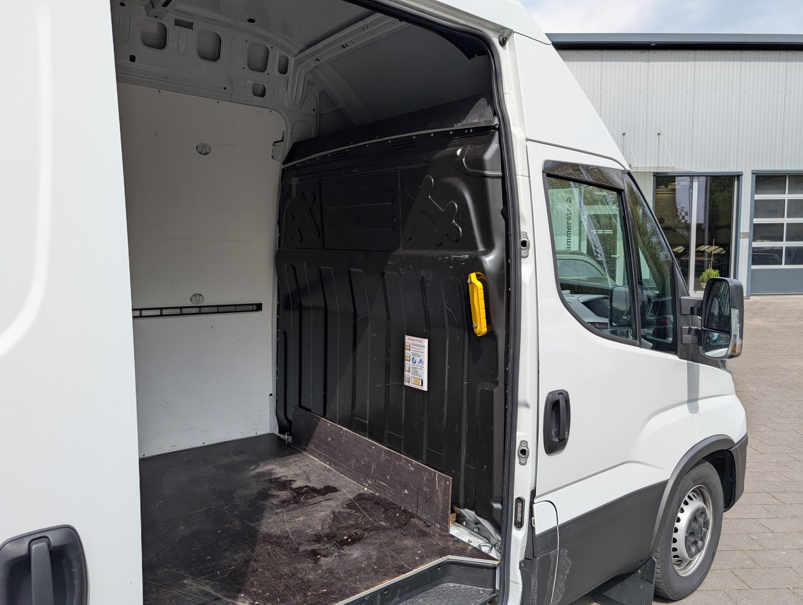 Fahrzeugabbildung Iveco 35S18V 4100L Daily 3.0L HI-Matic Holzboden Kamer