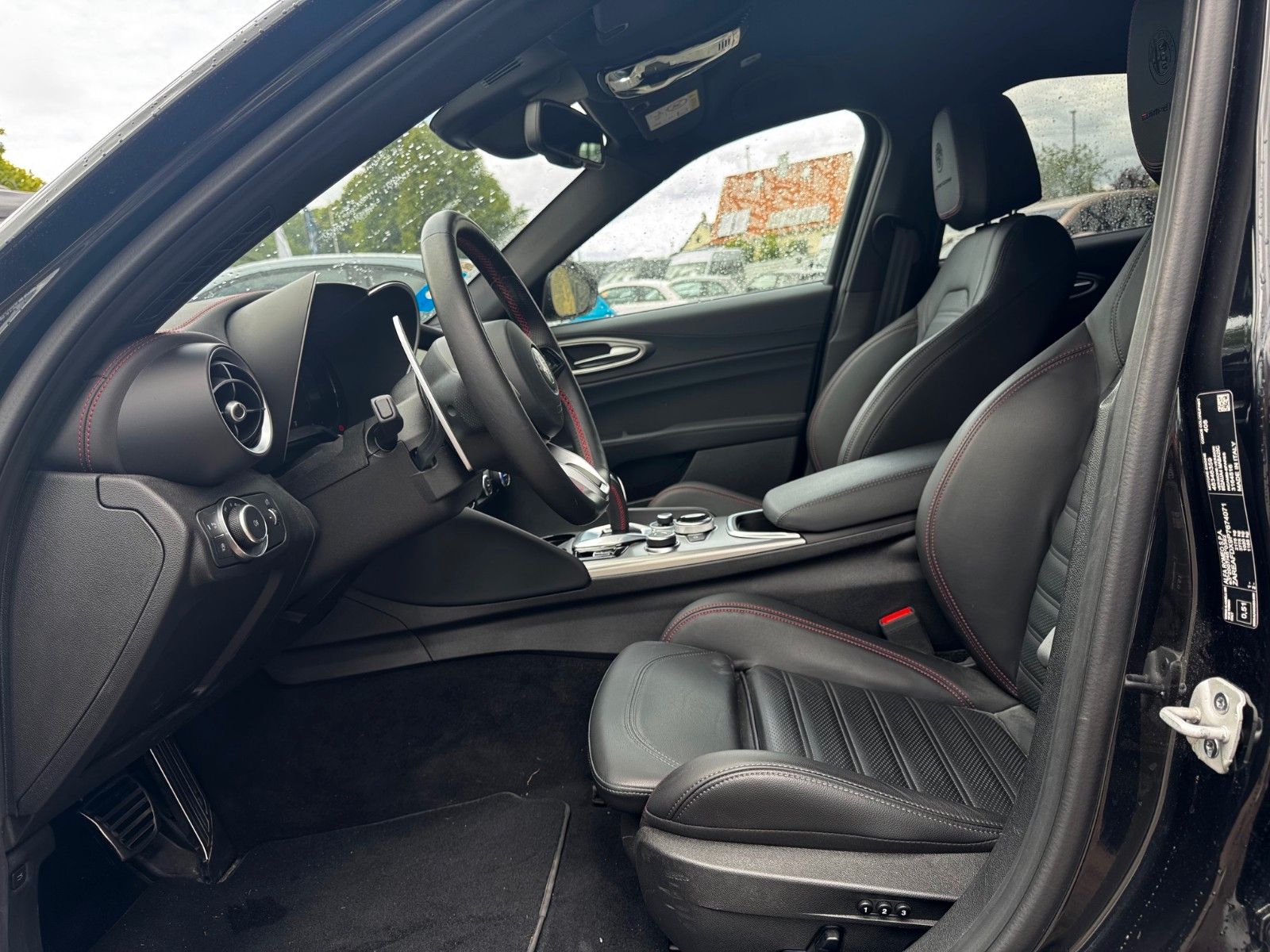 Fahrzeugabbildung Alfa Romeo Giulia Competizione Q4 Navi Kamera Totwinkel