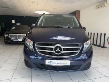 Mercedes V 220 - 2