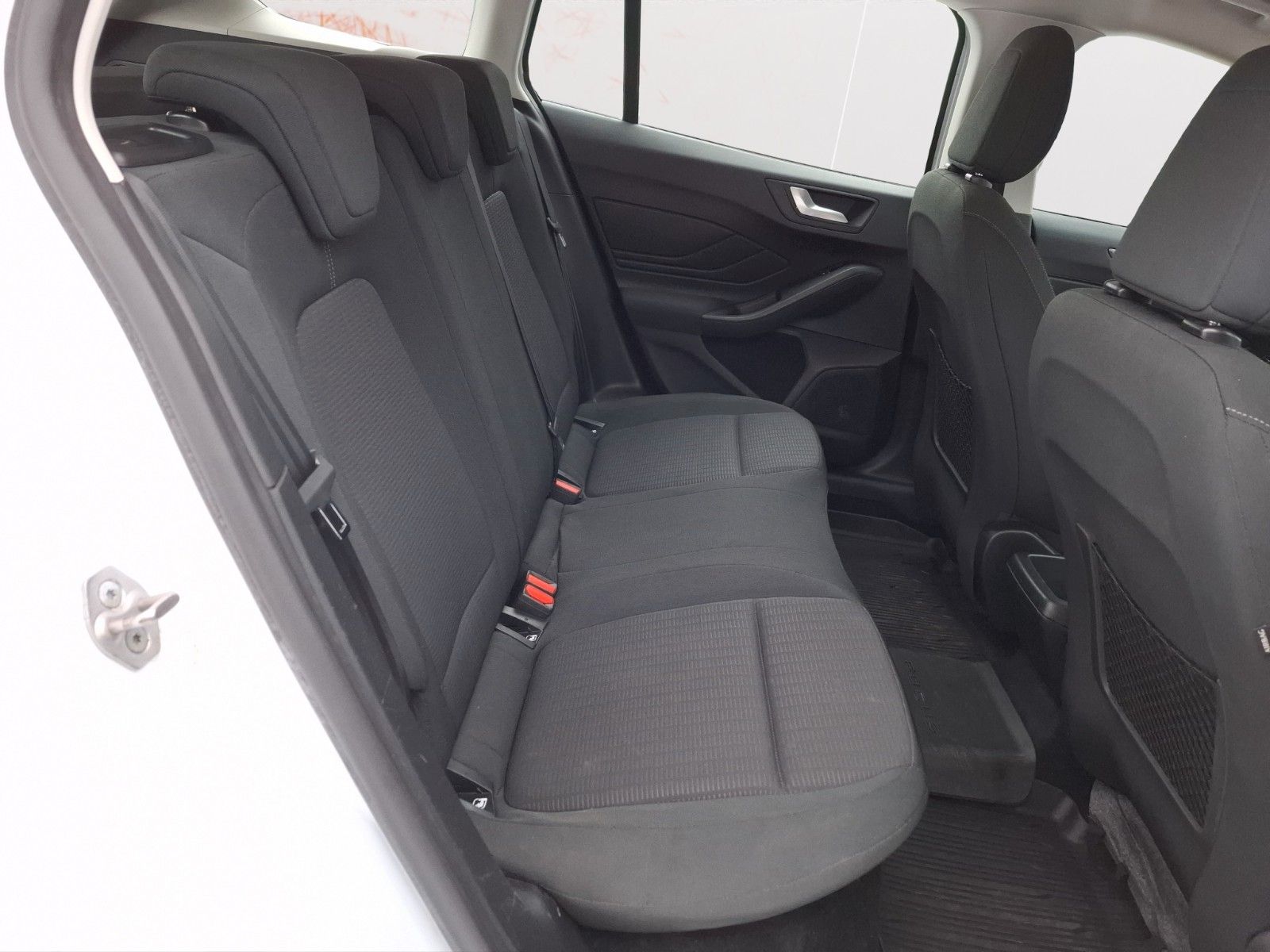 Fahrzeugabbildung Ford Focus Turnier Trend ! LRH ! beh. WSS !