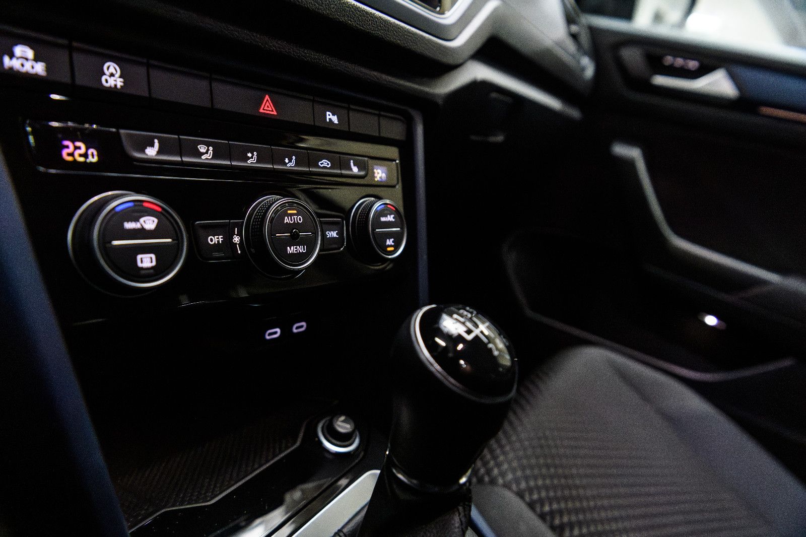 Fahrzeugabbildung Volkswagen T-Roc 1,5 United+LM+SH+PDC+Drive Mode+Digi Cockp