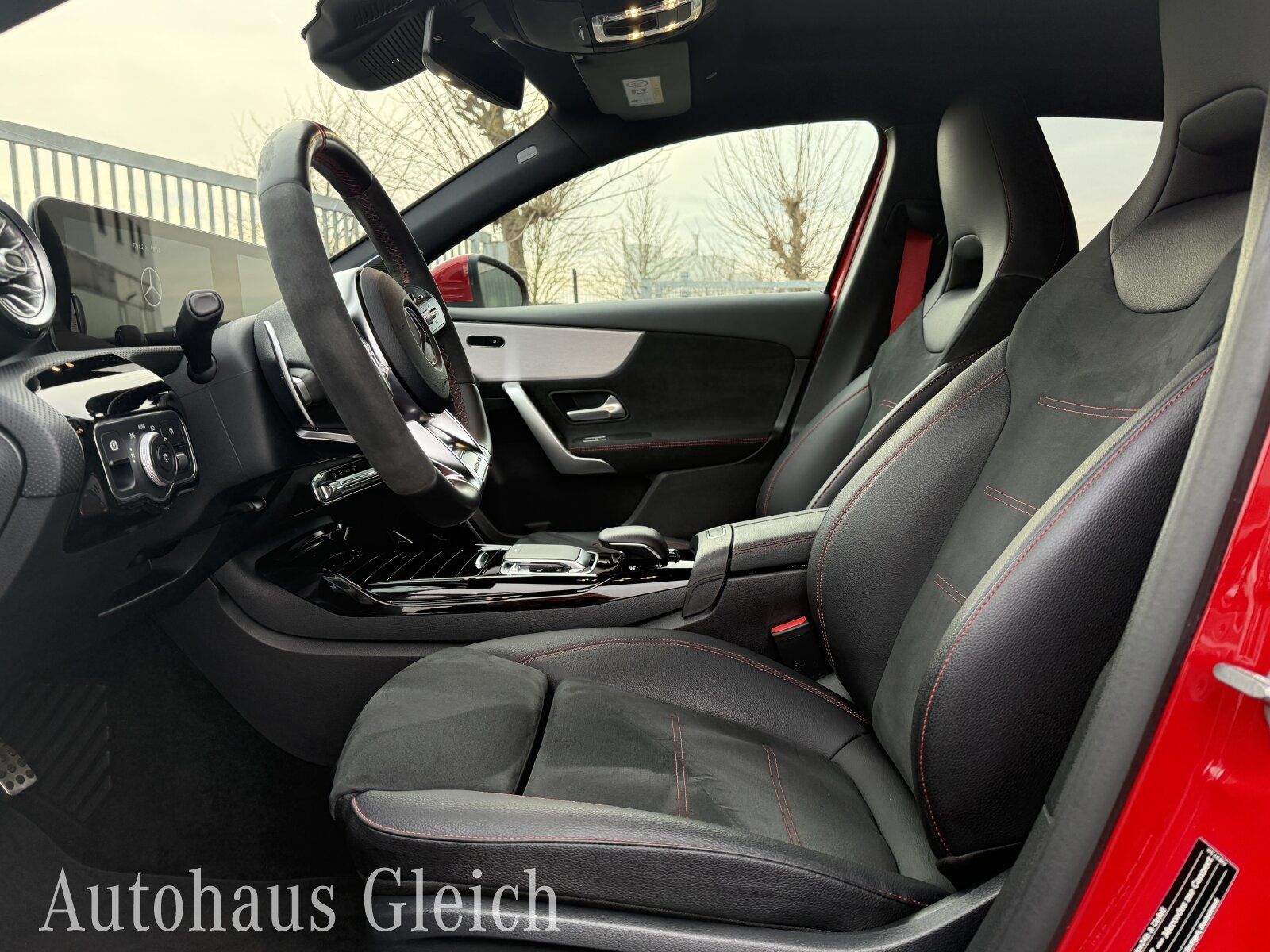 Fahrzeugabbildung Mercedes-Benz AMG A 35 4Matic (EURO 6d-TEMP) Navi/Pano.-Dach