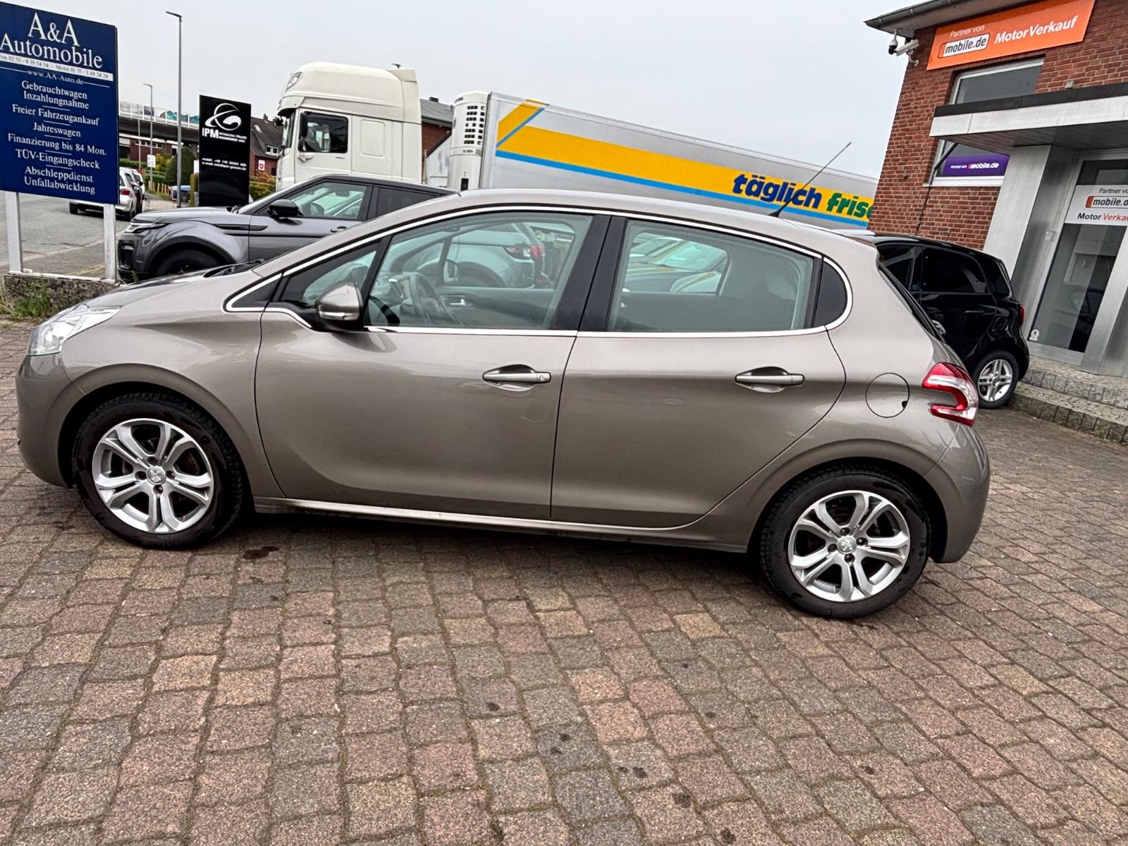 Peugeot 208 Allure Klimaaut. 8x Bereift