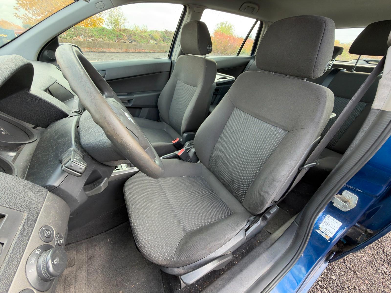 Opel Astra 2004 — photo 21