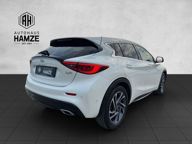 Infiniti Q30 1.6 16V Luxe Tech|Panorama|Kamera|BOSE|DAB