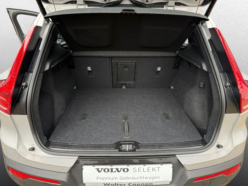 VOLVO XC40 B3 B DKG Plus Dark 360° Notrad getönte Sche VOLVO XC40 B3 B DKG Plus Dark 360° Notrad getönte Sche