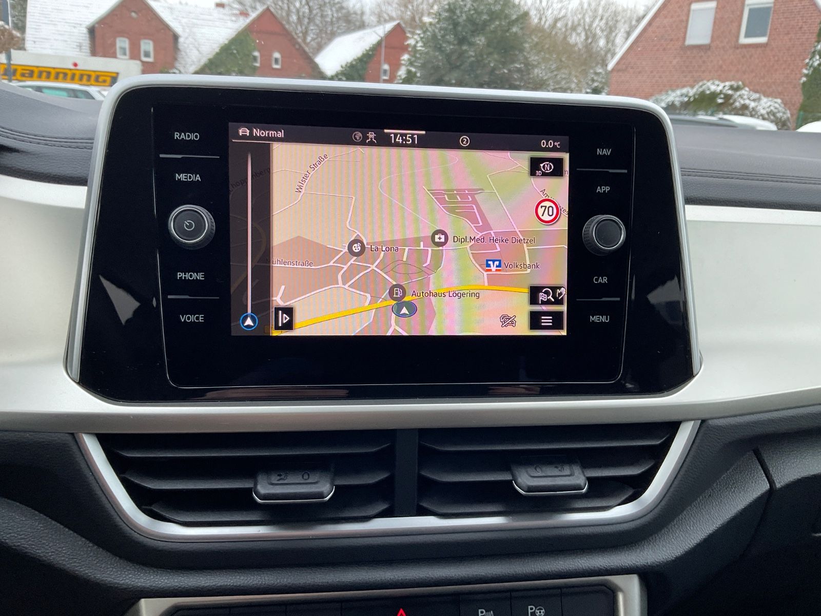 Fahrzeugabbildung Volkswagen T-Roc 1.5 TSI DSG MOVE,LED,Navi,Carplay