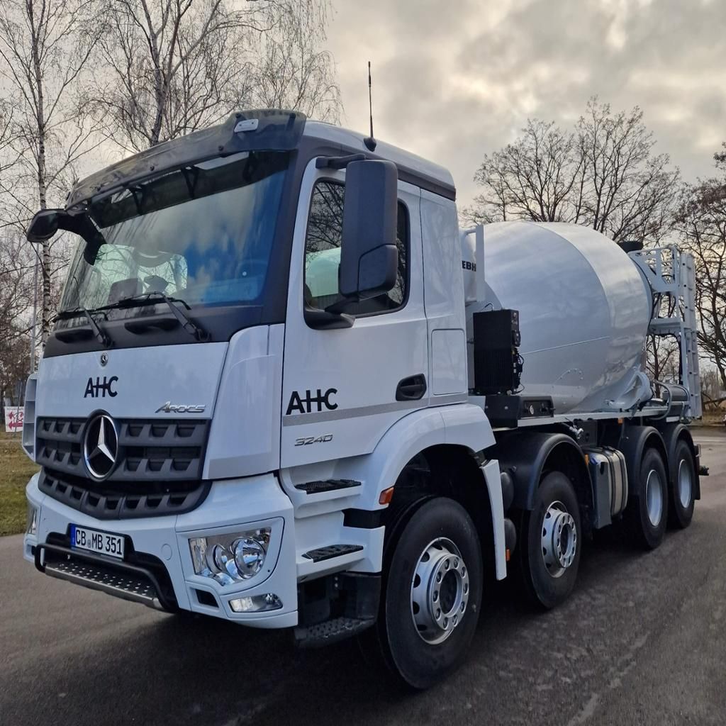 Fahrzeugabbildung Mercedes-Benz Arocs 3240 B Liebherr HTM 905 Rückfahrkamera