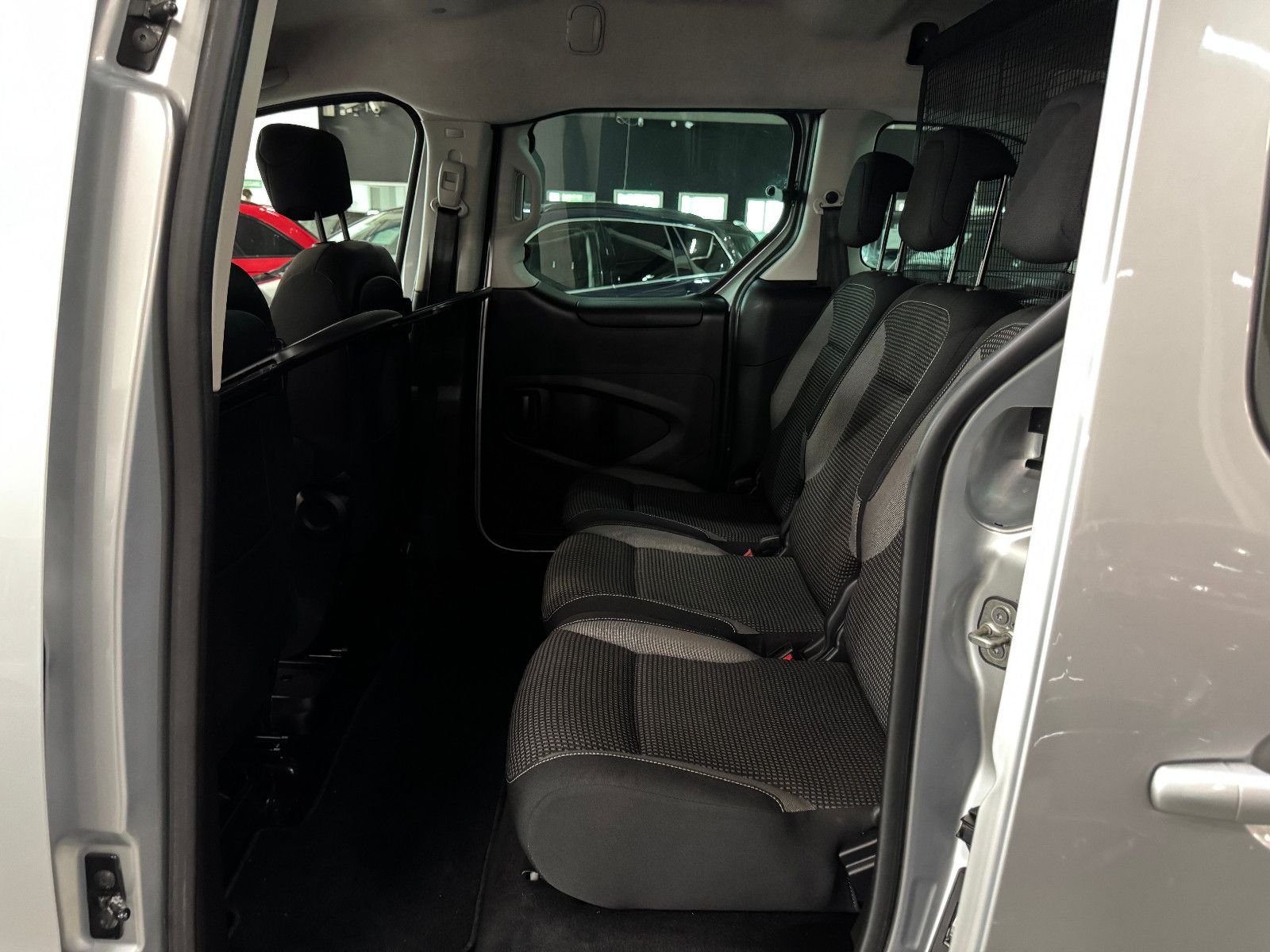 Fahrzeugabbildung Peugeot Partner Tepee 1.6 HDI ALLURE PDC SHZ KLIMA 2HAND