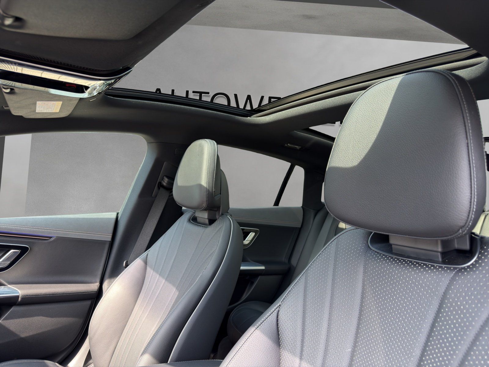 Fahrzeugabbildung Mercedes-Benz EQE350 AMG Prem+ AIRMATIC Sitzklima HAL Memo HUD