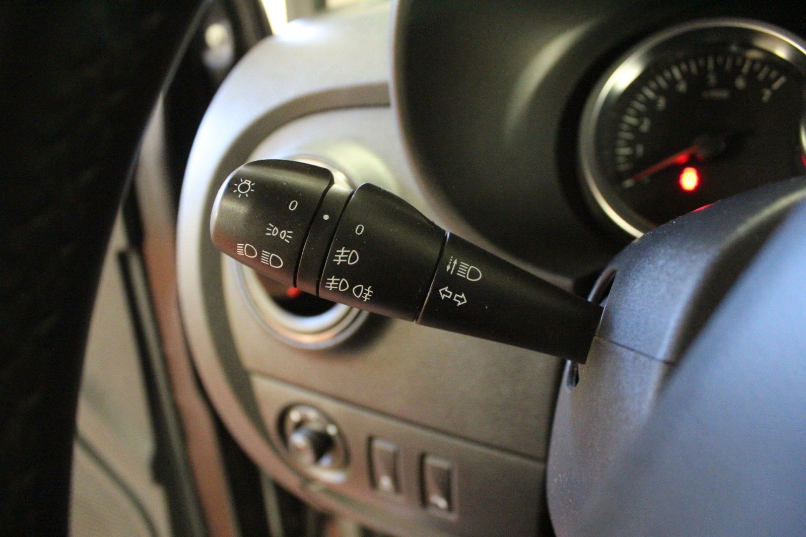 Fahrzeugabbildung Dacia Lodgy TCe 130 Stepway **Navi*7 Sitze*Techroad