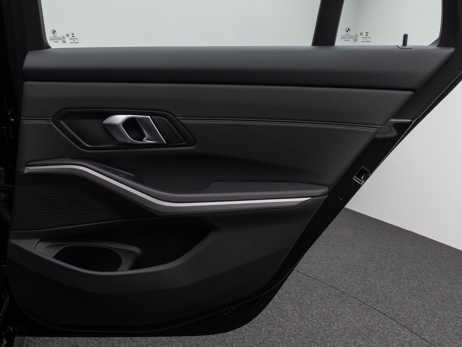 Fahrzeugabbildung BMW 330e Panorama 360° Laser HUD DAB HiFi AHK ACC