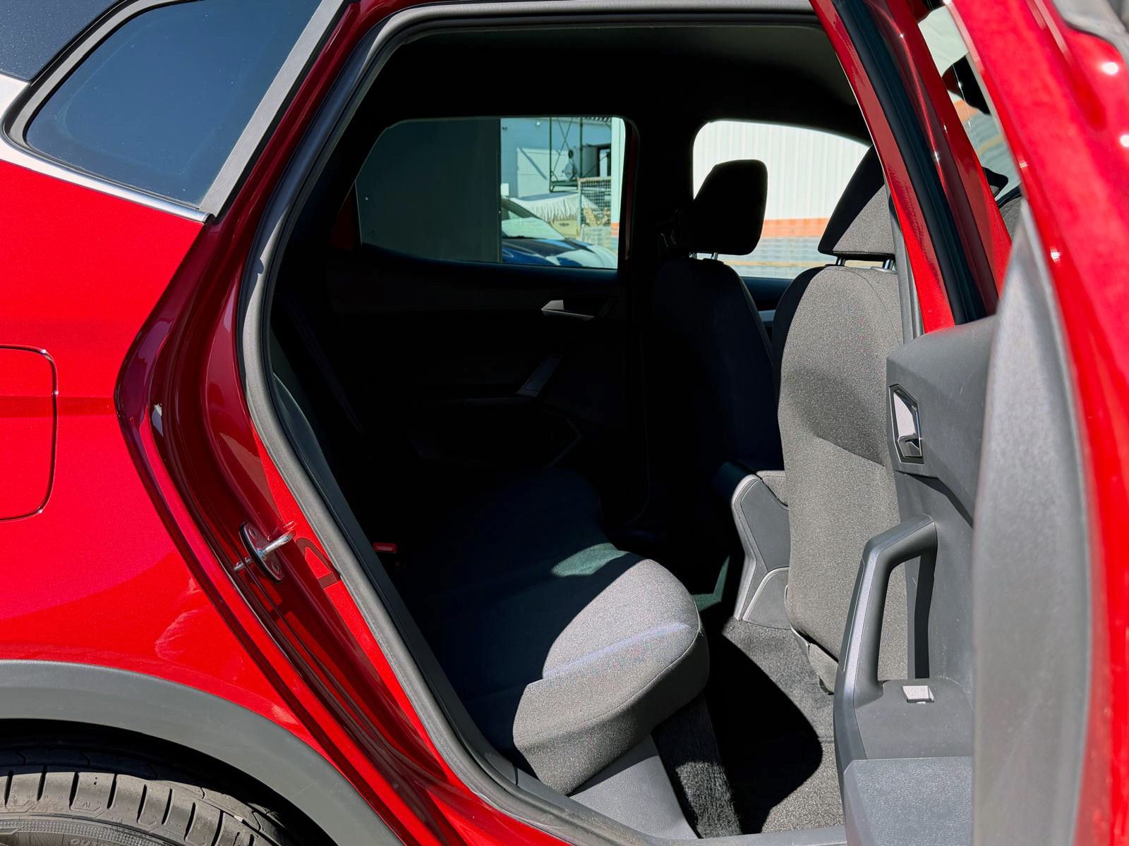 Fahrzeugabbildung SEAT Arona 1.0 TSI DSG FR NAVI LED ACC KAMERA PDC SHZ