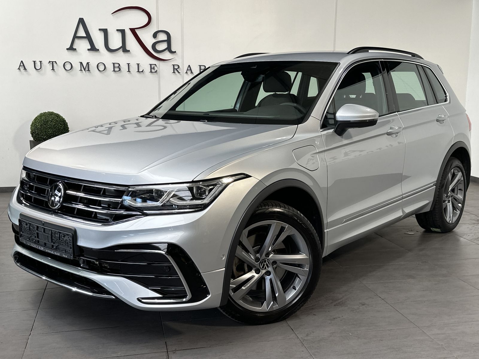 Fahrzeugabbildung Volkswagen Tiguan 1.4 TSI eHybrid R-Line NAV+MATRIX+360°+PP