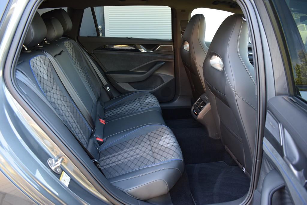Volkswagen Passat Variant TDI 2.0 4M/DSG *R-Line*Matrix*AHK