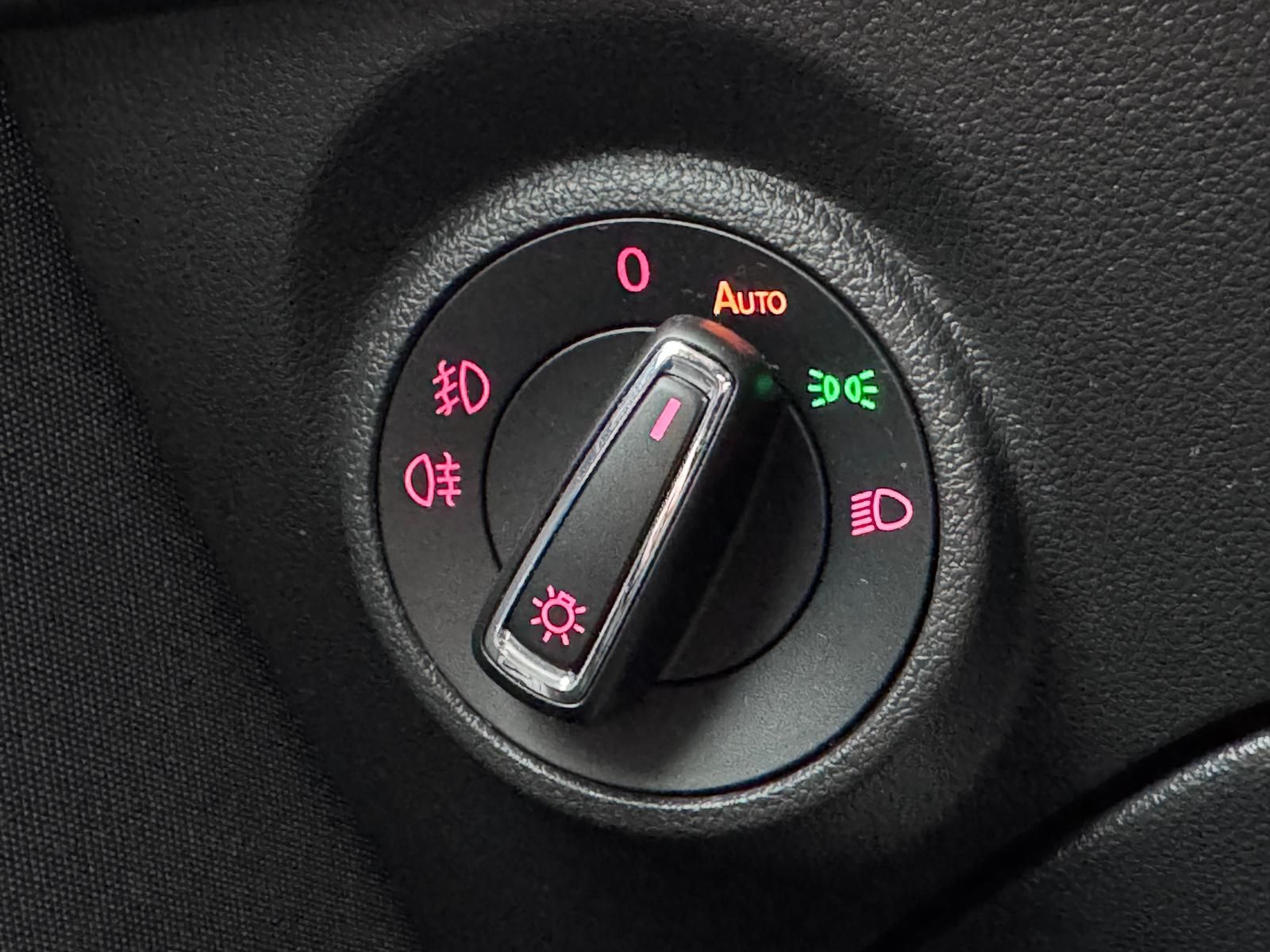 Fahrzeugabbildung SEAT 2.0 TSI FR-LINE/ACC/BEATS/PANO/AMBIENT/R-CAM/AHK