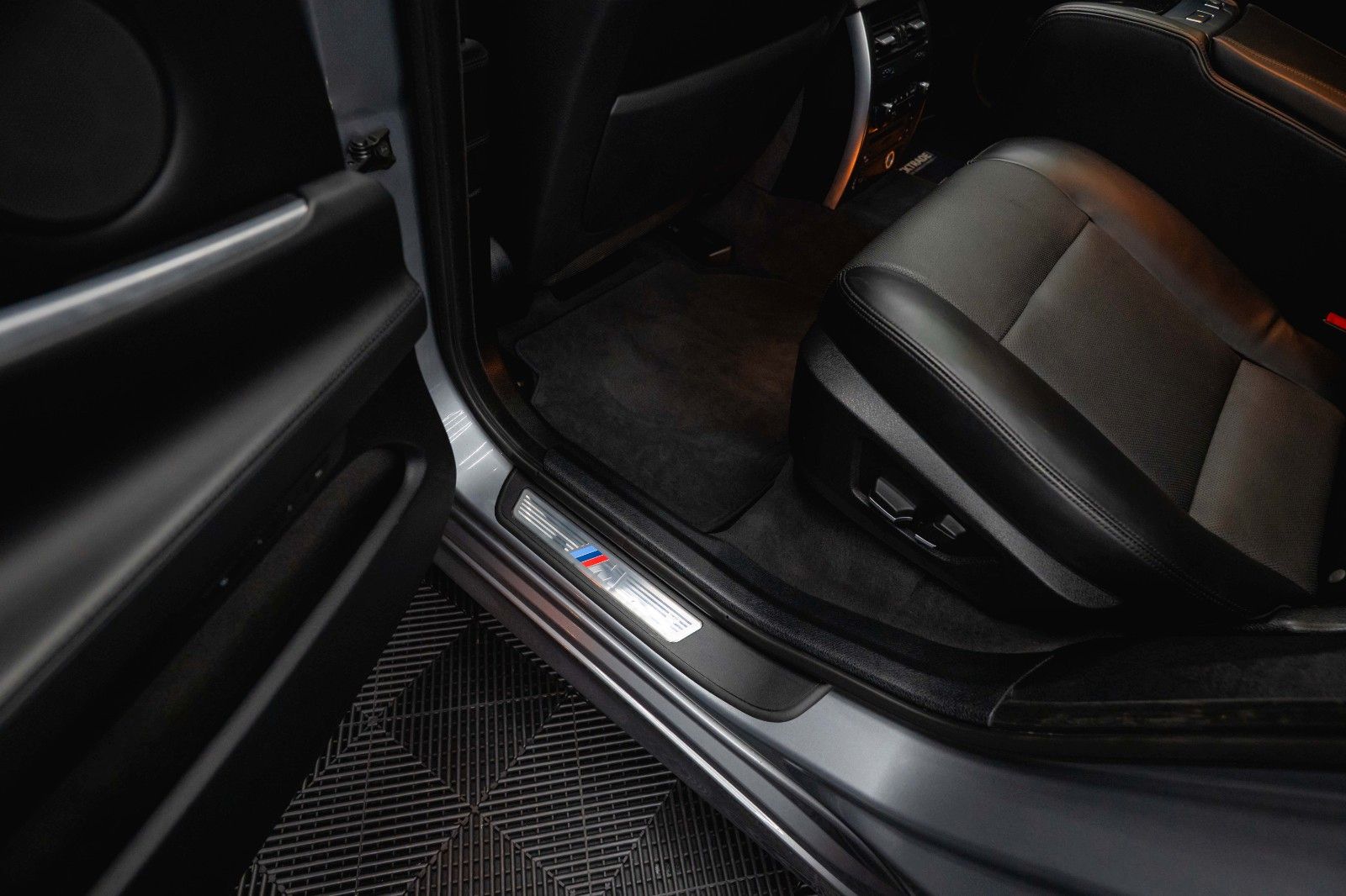 Fahrzeugabbildung BMW 550i xDrive Gran Turismo M-Sport *Pano*ACC*HU*