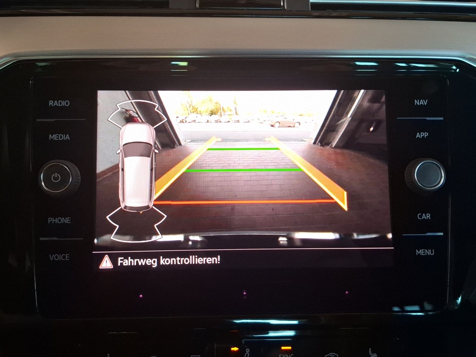 Fahrzeugabbildung Volkswagen Passat Variant TDI Elegance DSG R-Line Matrix AH