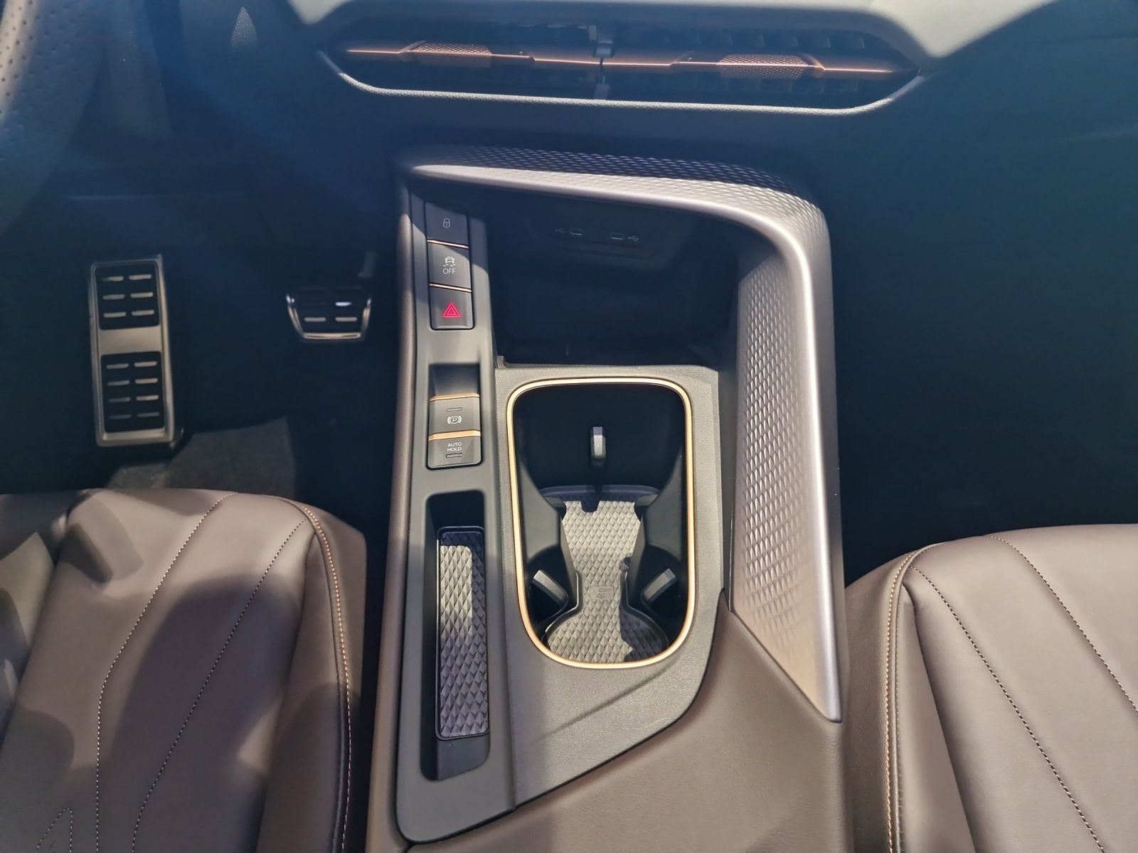 Fahrzeugabbildung CUPRA Terramar 1.5 e-Hybrid America's Cup Limited Edit