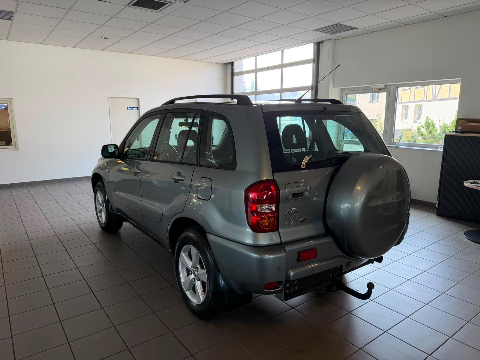 Toyota RAV4 2.0 VVT-i 150 ch 4x4 Sol • Attelage • Radar de recul