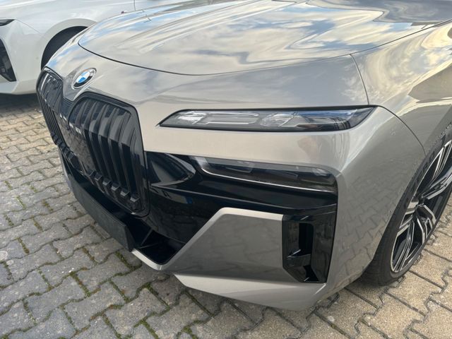 BMW 750e xDrive MSport Lounge KinoTV AHK 172.640€