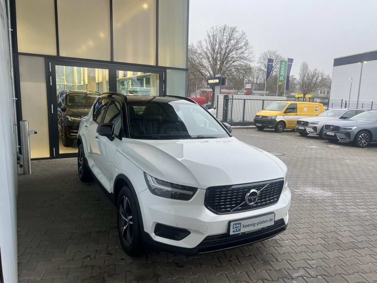 Volvo XC40 B5 AWD R-Design 6d Klima Navi Leder foto 3