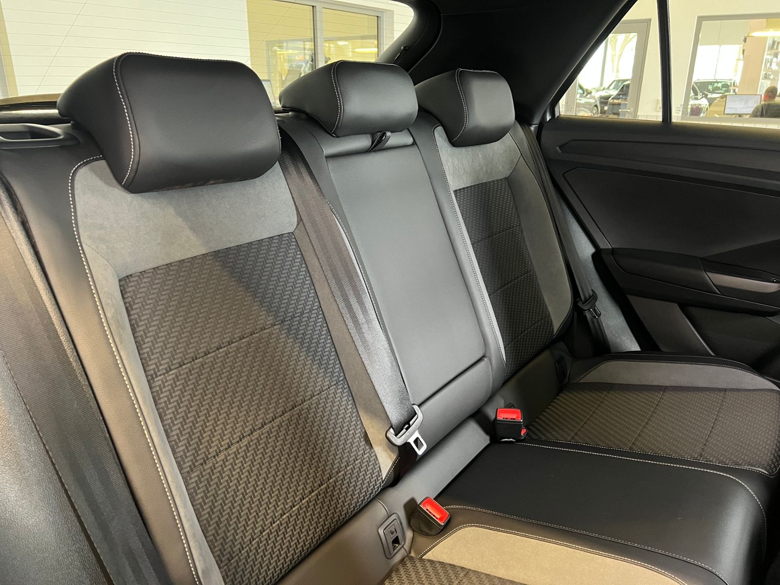 Fahrzeugabbildung Volkswagen T-Roc R 2.0 TSI DSG 4Motion *Garantie, LED, Kame