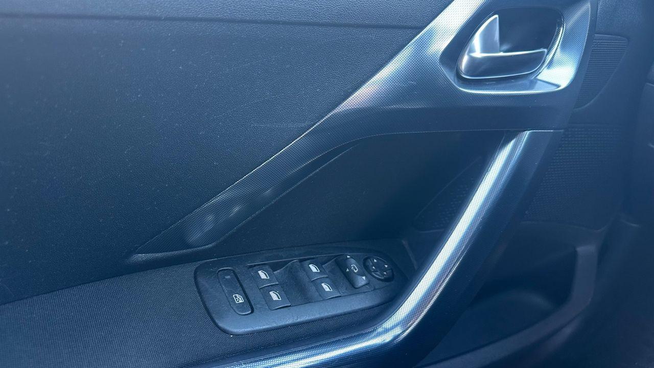 Peugeot 2008 2014 — фото 14